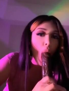 Lilianaheartsss Onlyfans Nude Masturbating With A Dildo